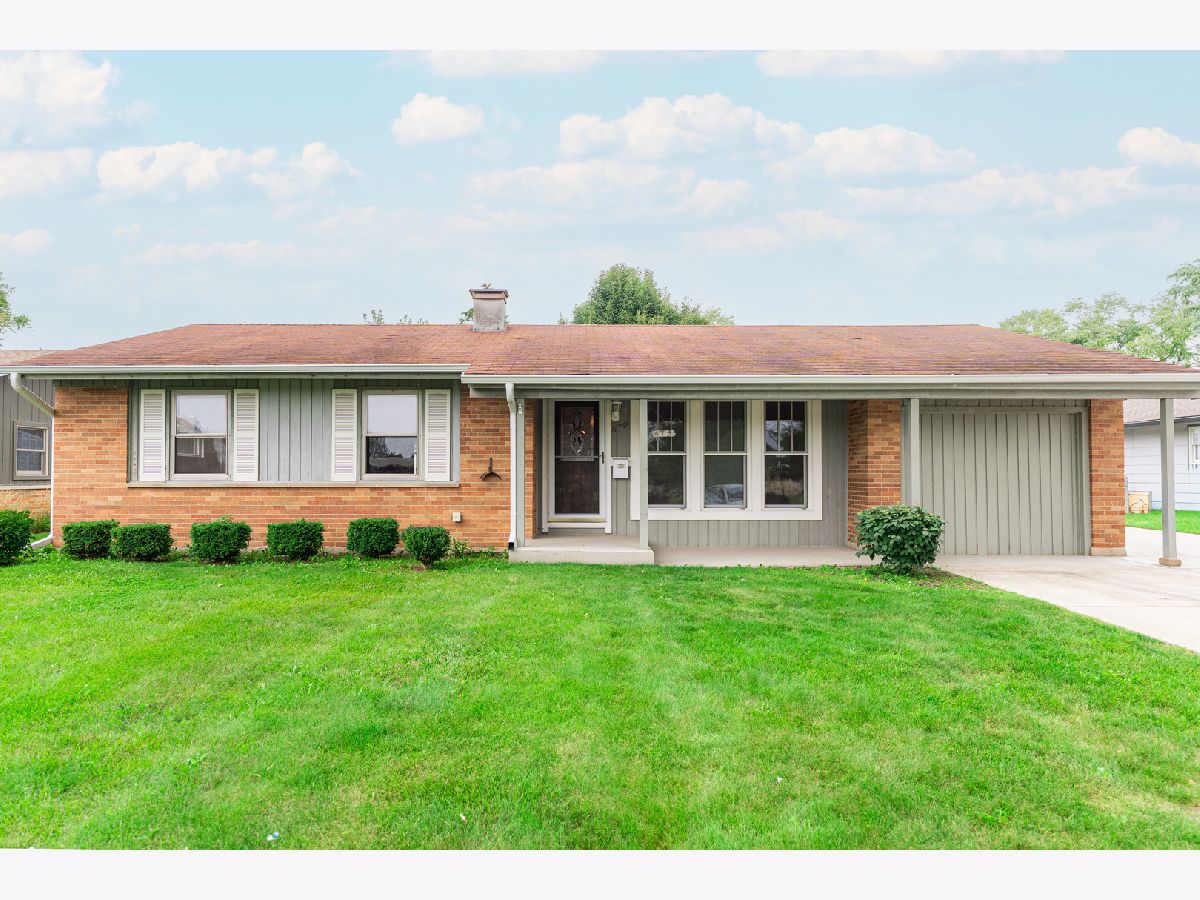 For Sale Elk Grove Village Illinois, 679 Elk Grove Boulevard