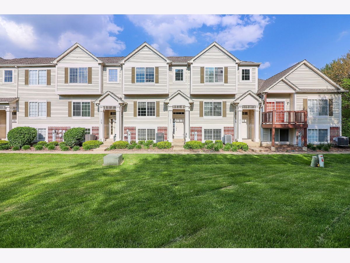  For Sale Aurora Illinois, 1741 Fredericksburg Lane
