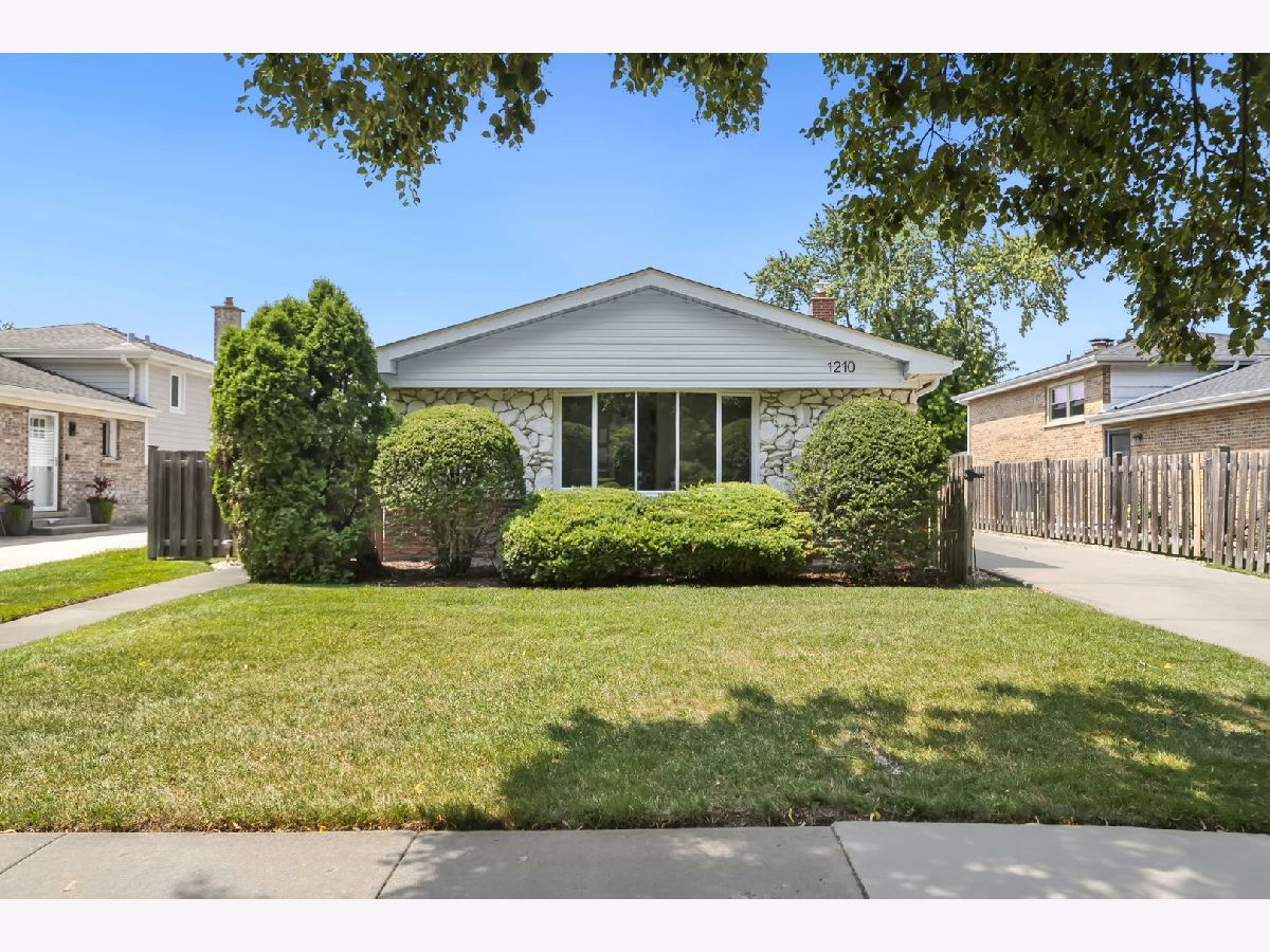  For Sale Arlington Heights Illinois, 1210 Douglas Avenue