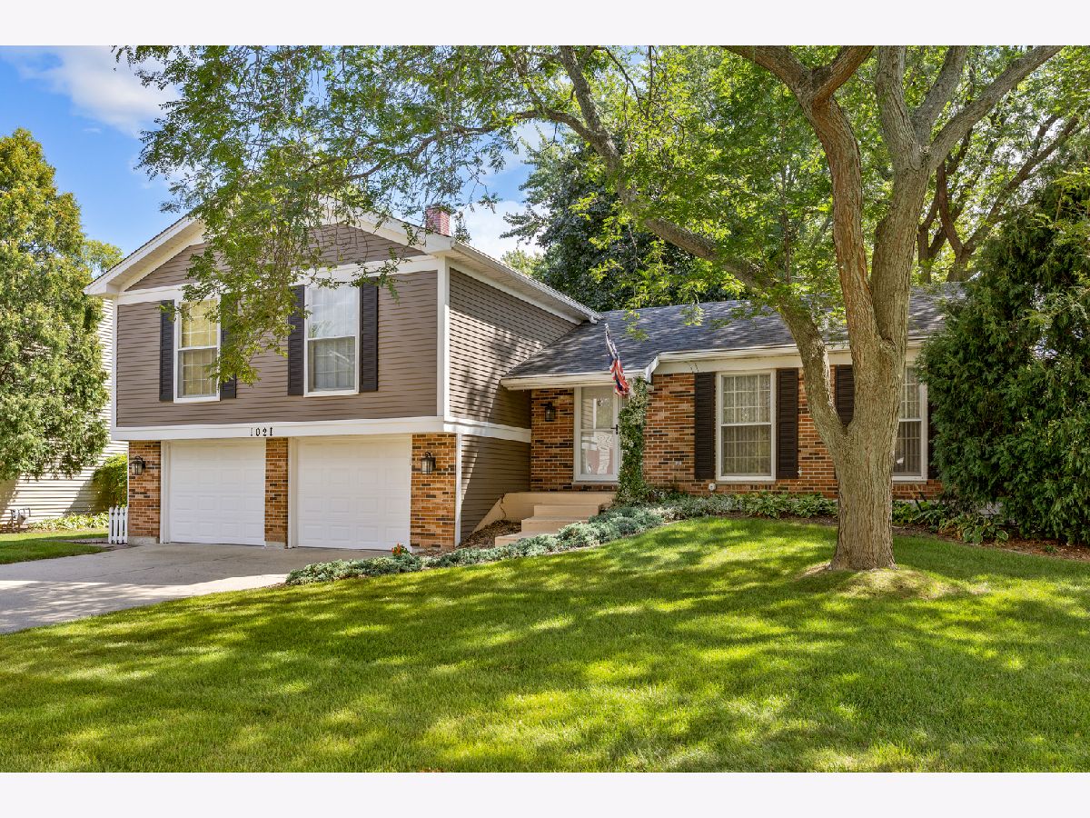 Homes & Townhomes & Condos For Sale Four Colonies Crystal Lake Illinois, 1021 Abbey Drive