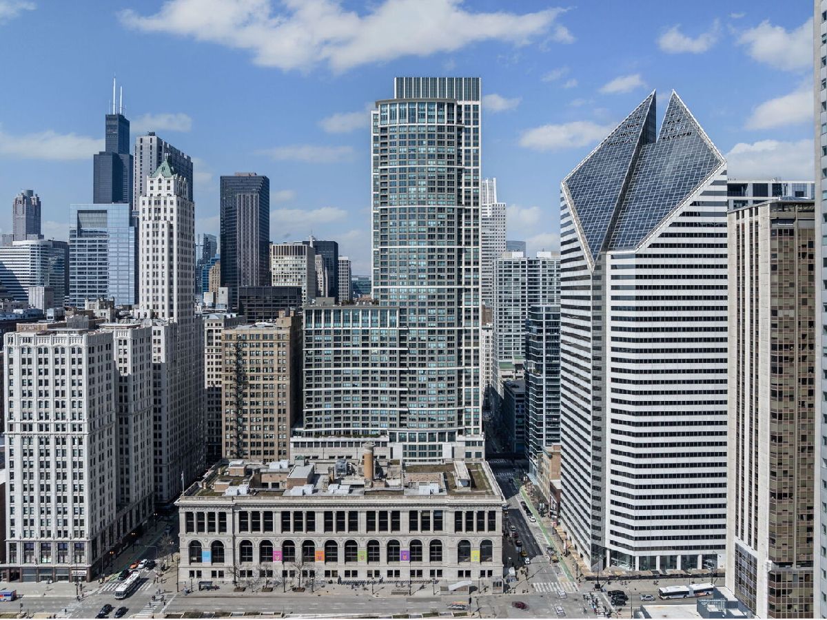  For Sale Chicago Illinois, 130 Garland Court