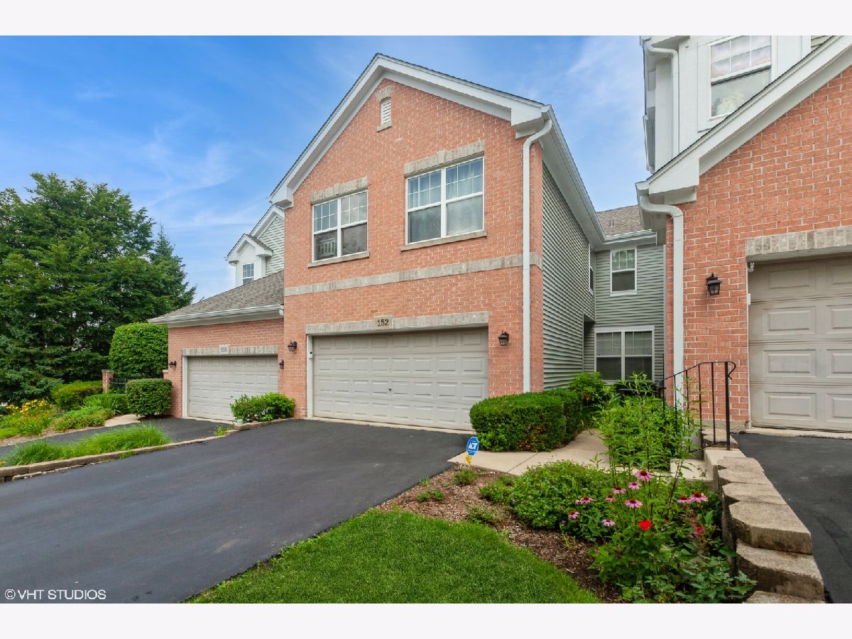 Townhomes For Sale The Villas In Hawk Hollow Bartlett Illinois, 152 Orchards Pass Avenue