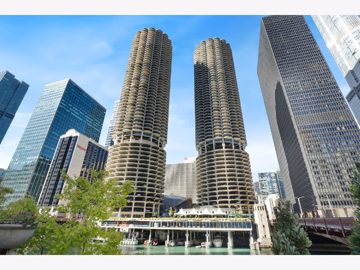 Condominiums For Sale Marina Towers Chicago Illinois, 300 State Street