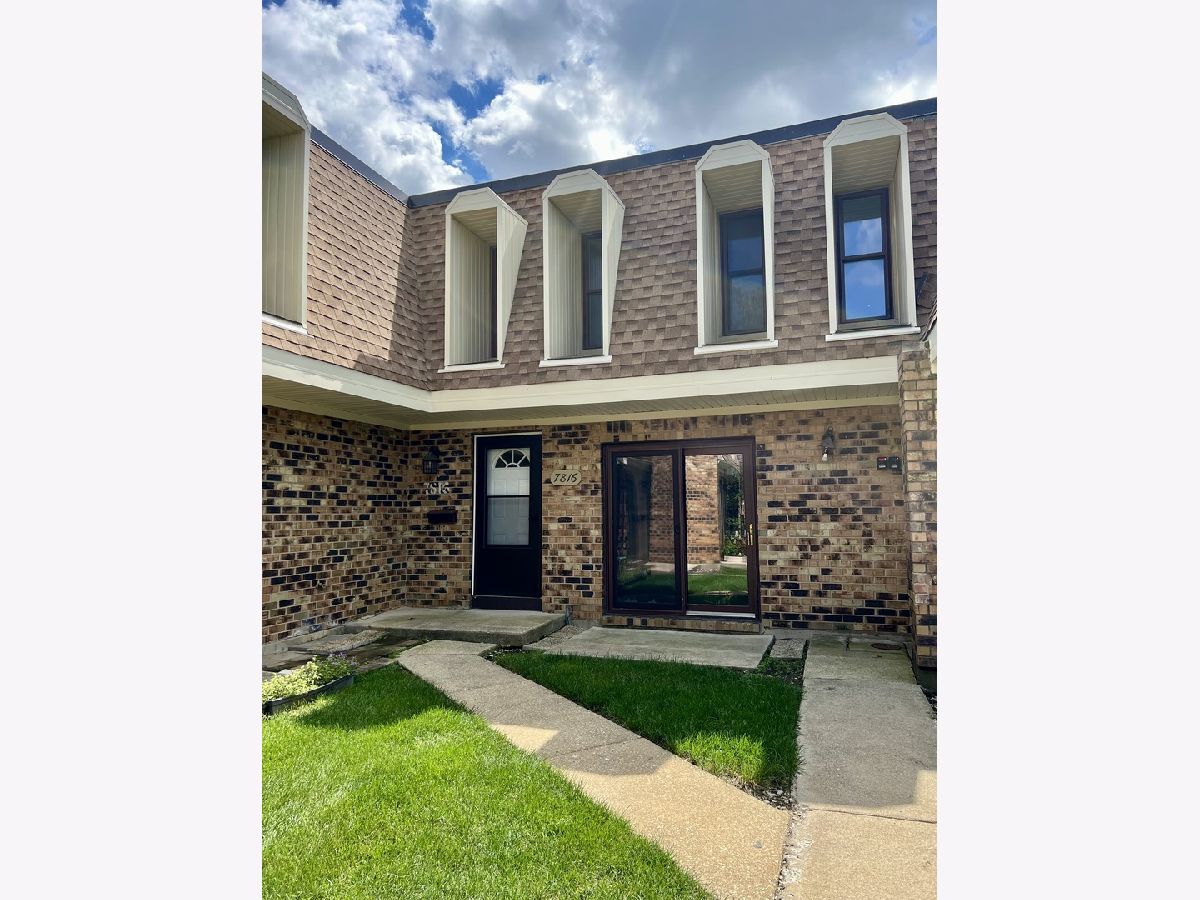  For Rent Woodridge Illinois, 7816 Woodward