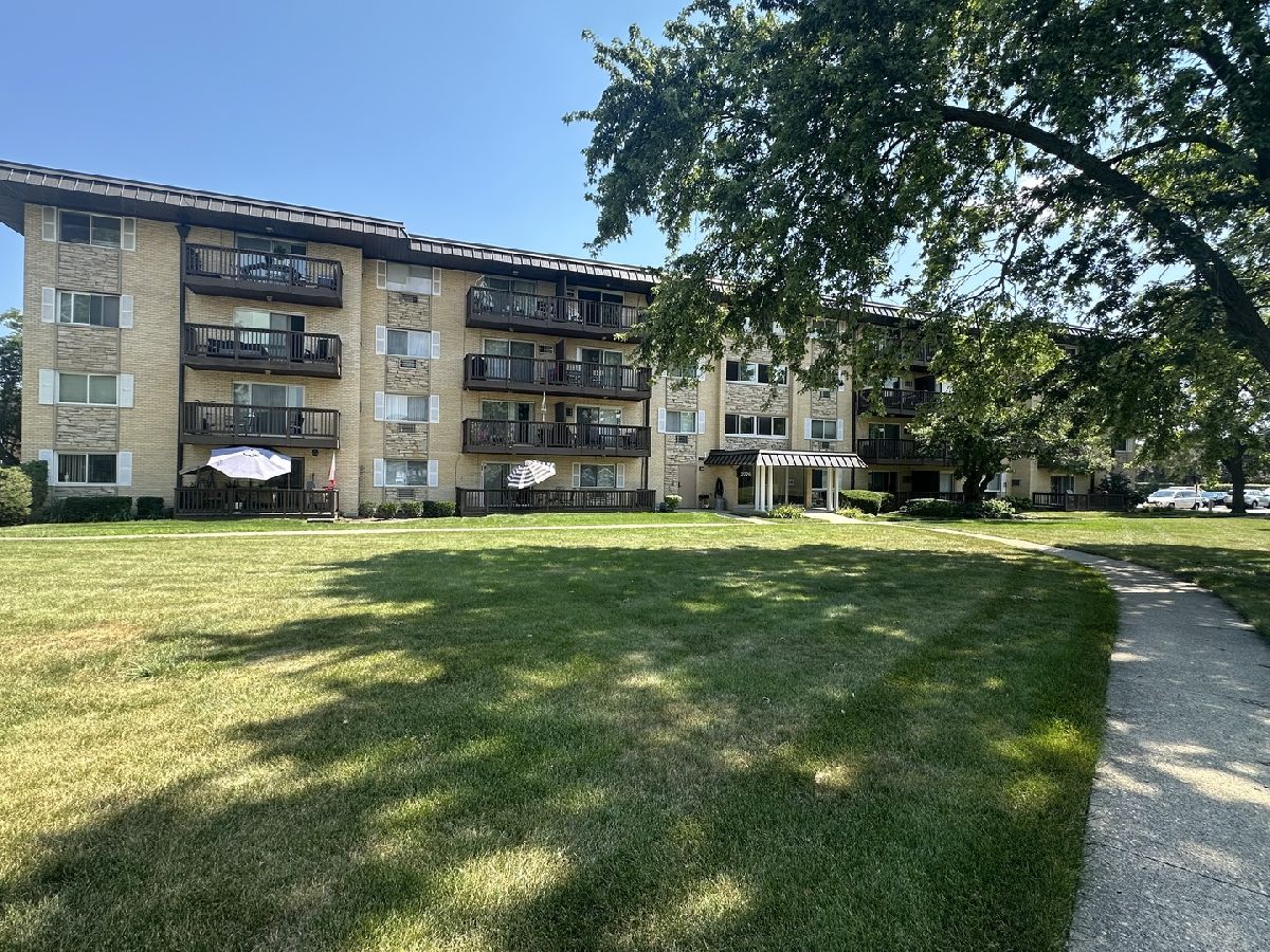 Condominiums & Homes For Sale Evergreen Court Arlington Heights Illinois, 2226 Goebbert Road