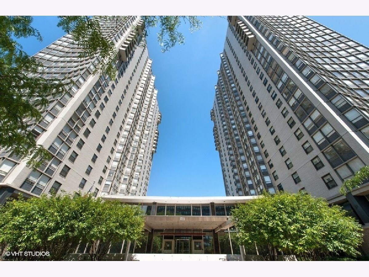  For Sale Chicago Illinois, 5701 Sheridan Road