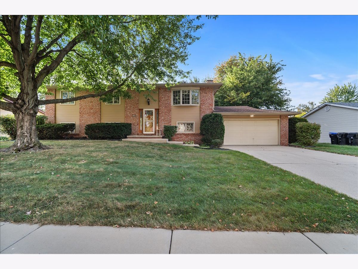 Homes & Condos & Townhomes Sold Washington East Bloomington Illinois, 109 Devonshire