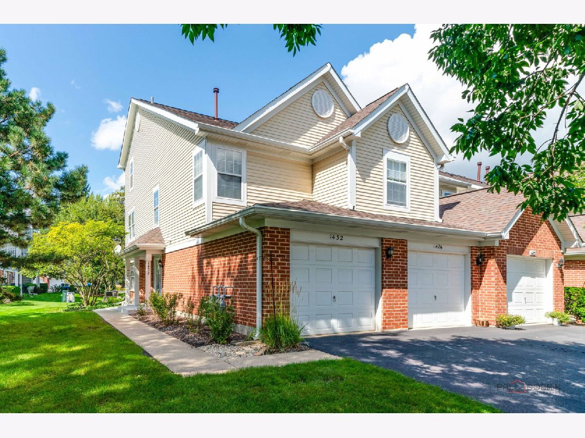  For Sale Roselle Illinois, 1432 Hampshire Court