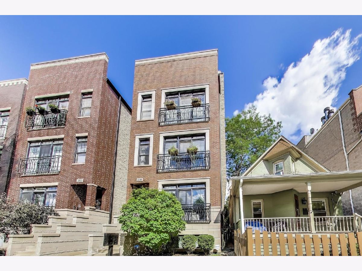  For Sale Chicago Illinois, 3009 Damen Avenue