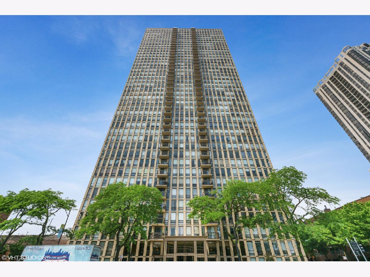  For Sale Chicago Illinois, 1660 La Salle Drive