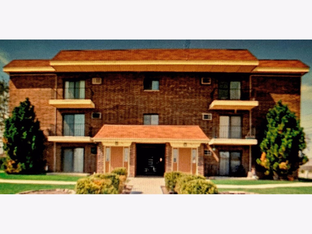 Condominiums For Sale Kings Point Condos Addison Illinois, 943 Rohlwing Road