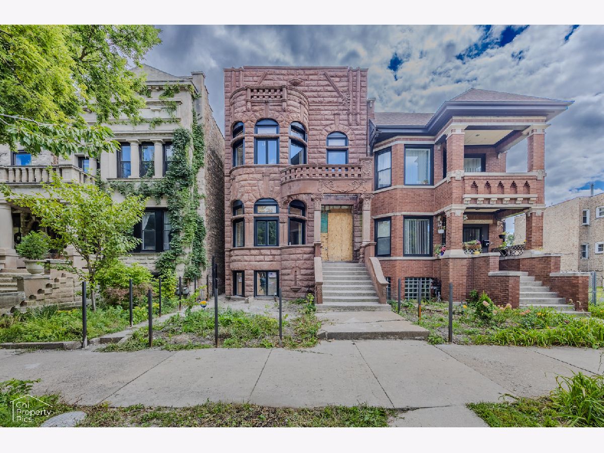 Rented Chicago Illinois, 3345 Douglas