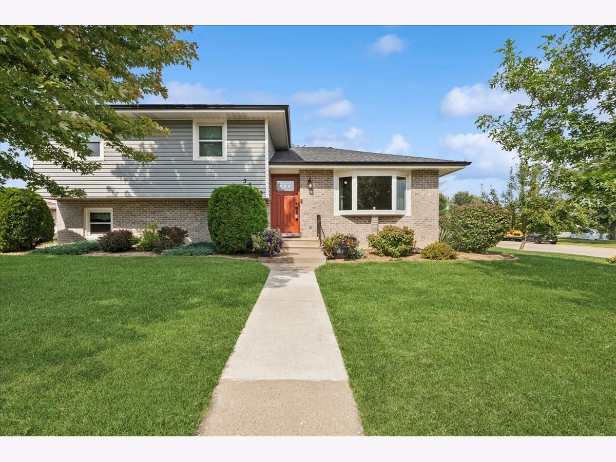 Homes For Sale Longleat Joliet Illinois, 3819 Bergstrom Street
