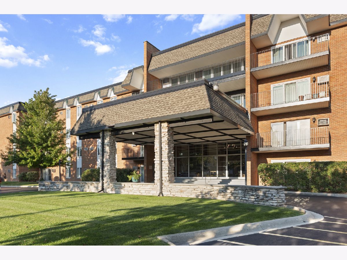 Condominiums For Sale Westbrook South Downers Grove Illinois, 4221 Saratoga Avenue