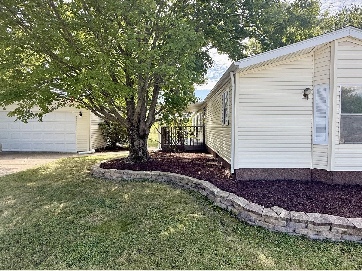  Sold Urbana Illinois, 221 Apple Tree