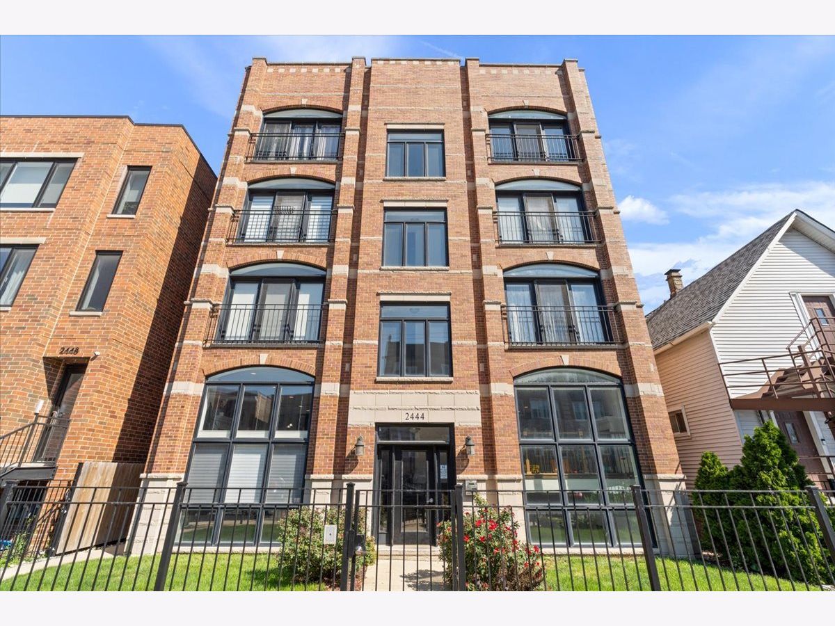  For Sale Chicago Illinois, 2444 Diversey Avenue