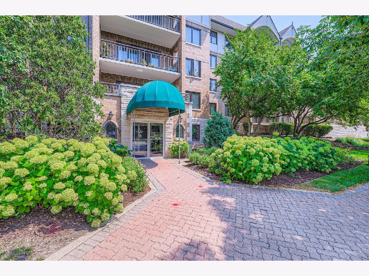 Condominiums For Sale Shires At Clock Tower Mount Prospect Illinois, 5 Pine Street