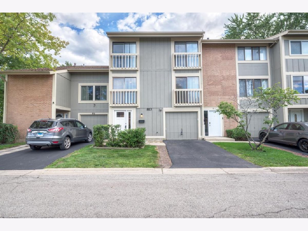  For Rent Roselle Illinois, 813 Shawnee