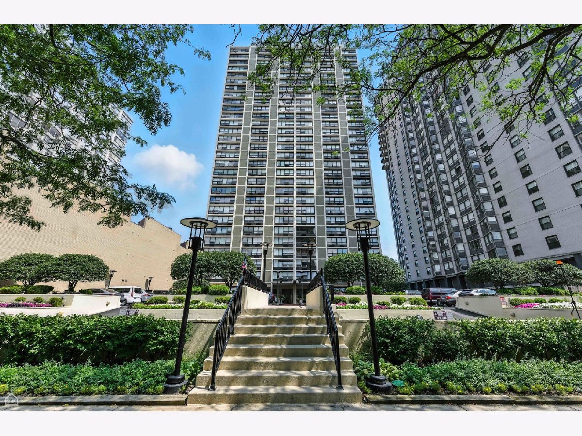Condominiums & Homes For Sale Edgewater Beach Chicago Illinois, 5733 Sheridan Road