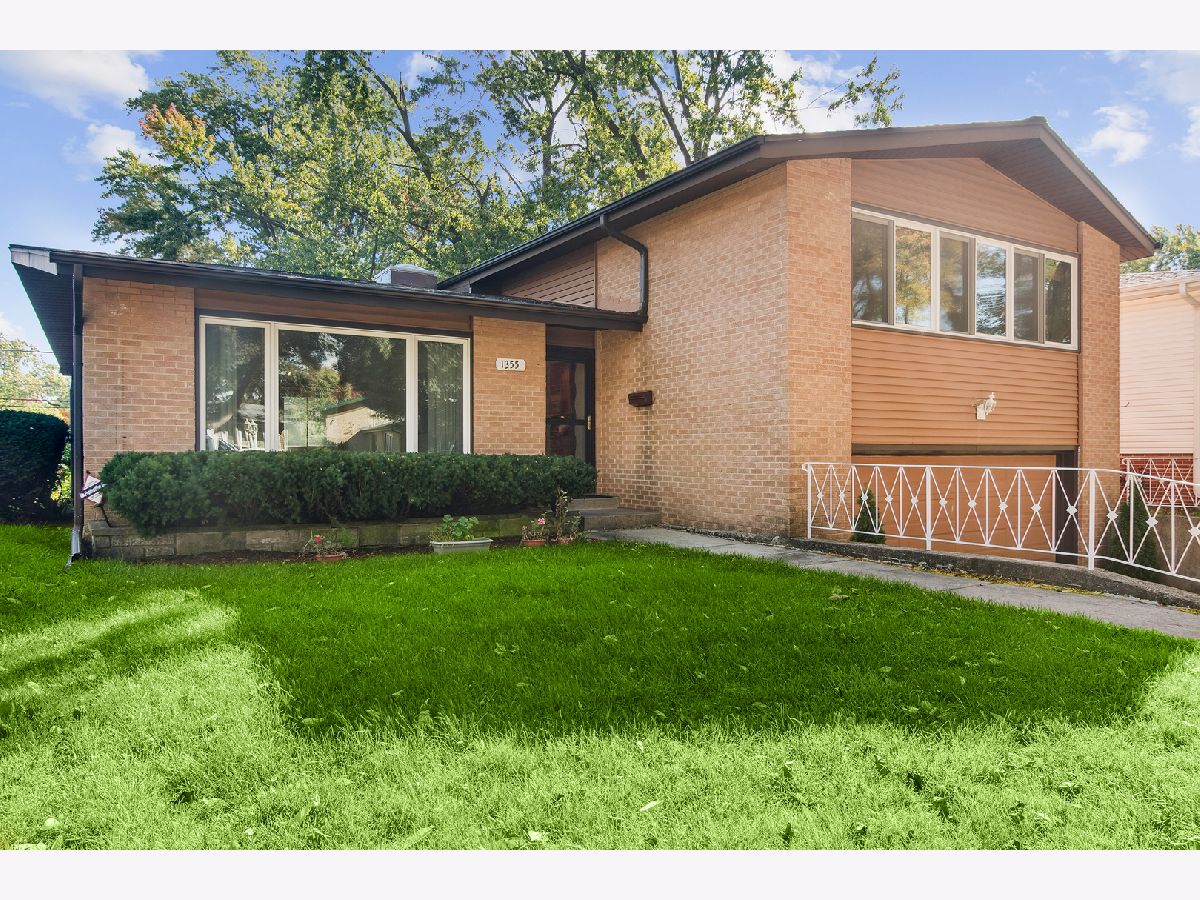  For Sale Des Plaines Illinois, 1355 Phoenix Drive