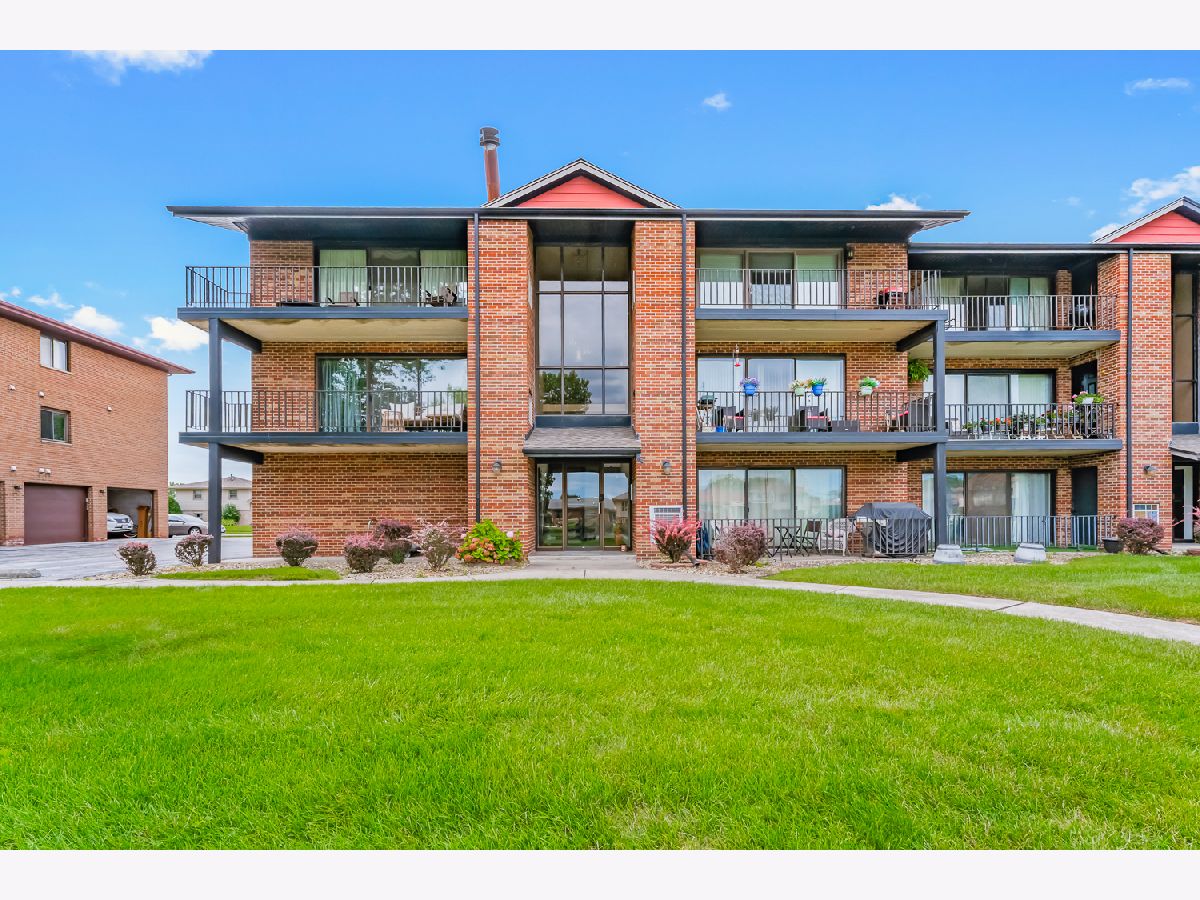  For Sale Lynwood Illinois, 19535 Lake Shore Drive