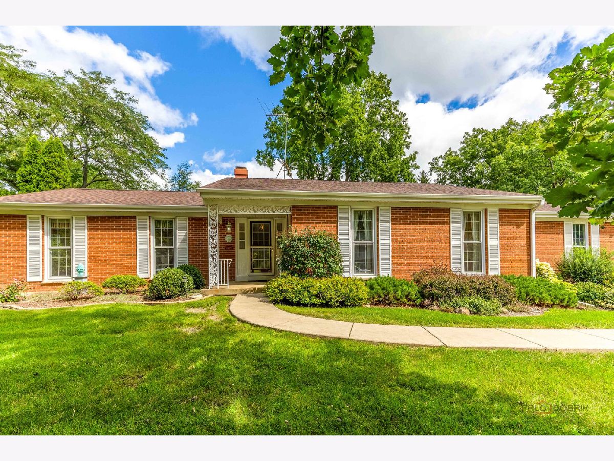  For Sale Dundee Illinois, 36W650 Hickory Hollow Drive