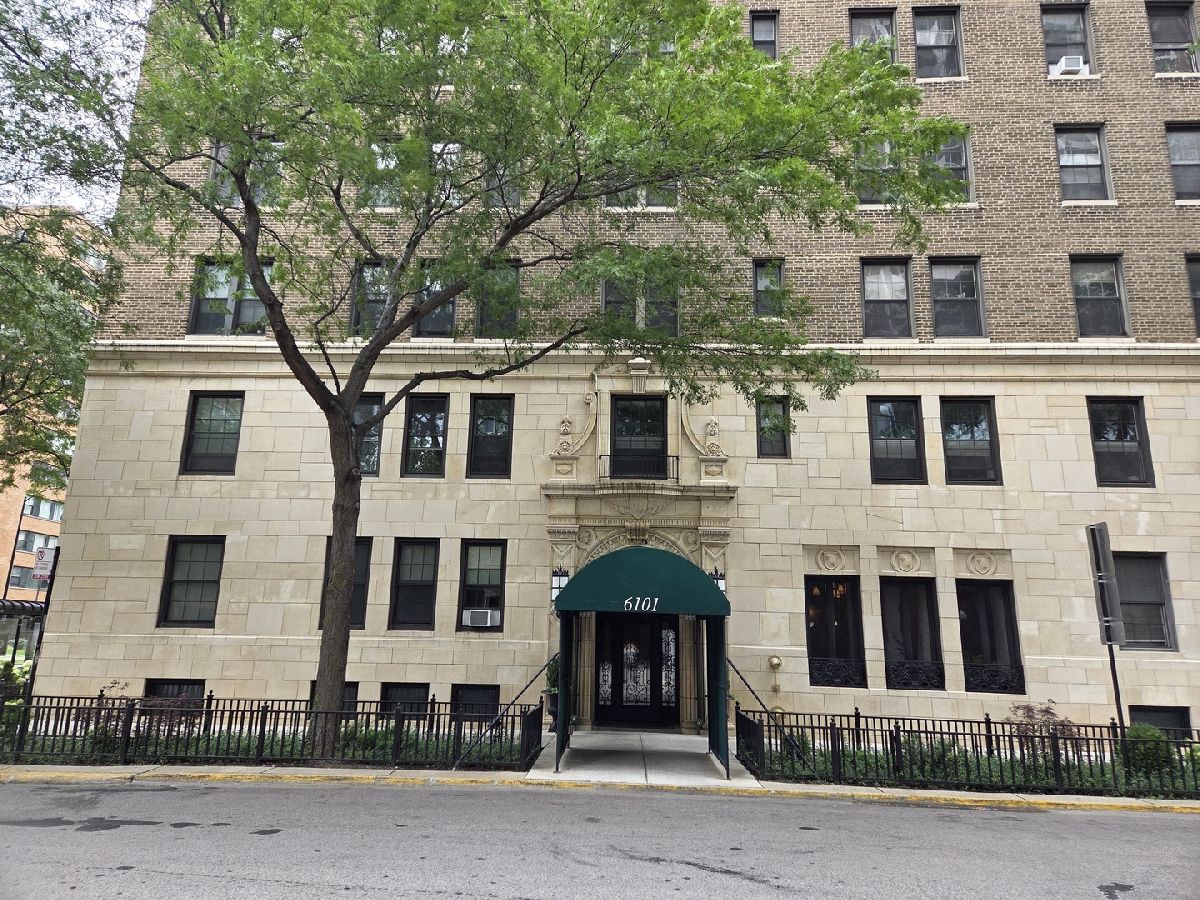  For Sale Chicago Illinois, 6101 Sheridan Road