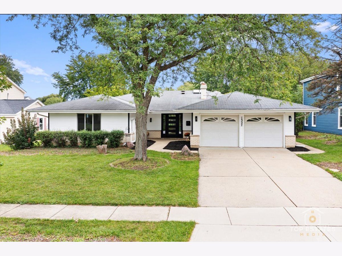 Homes For Sale Churchill Schaumburg Illinois, 1327 Churchill Road
