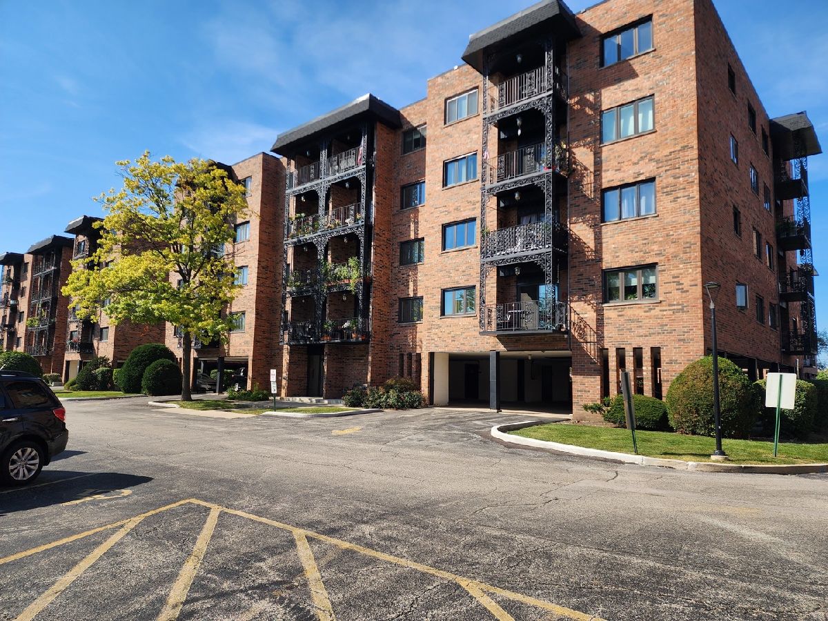 Condominiums For Sale Landings Des Plaines Illinois, 9356 Landings Lane