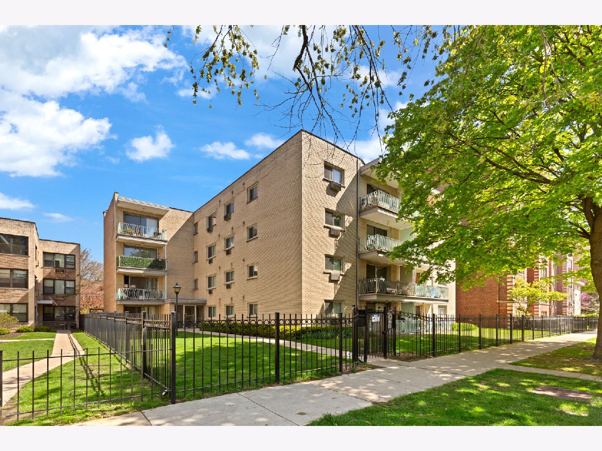  For Sale Chicago Illinois, 1640 Sherwin Avenue