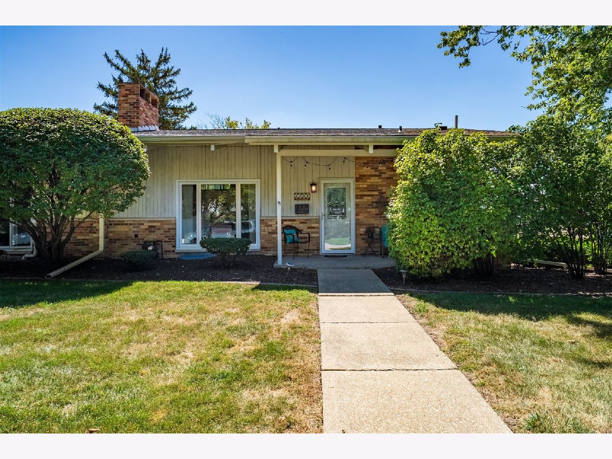  For Sale Bloomington Illinois, 2201 Benjamin Lane