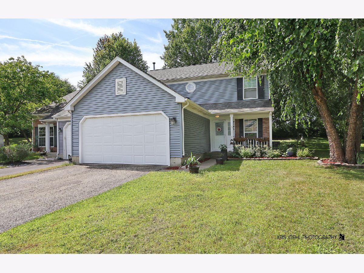  For Sale Woodstock Illinois, 2525 Applewood Lane