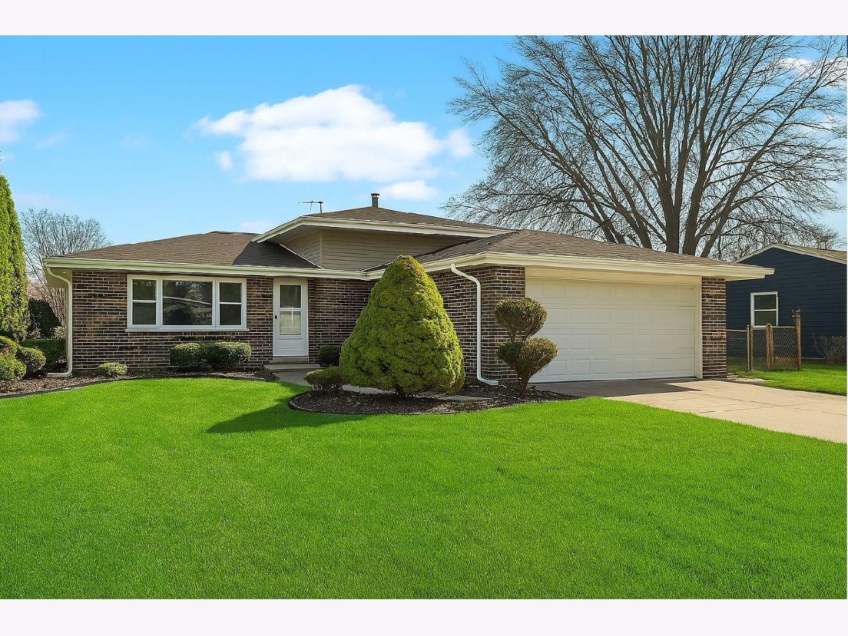  For Sale Orland Hills Illinois, 16779 92nd Avenue
