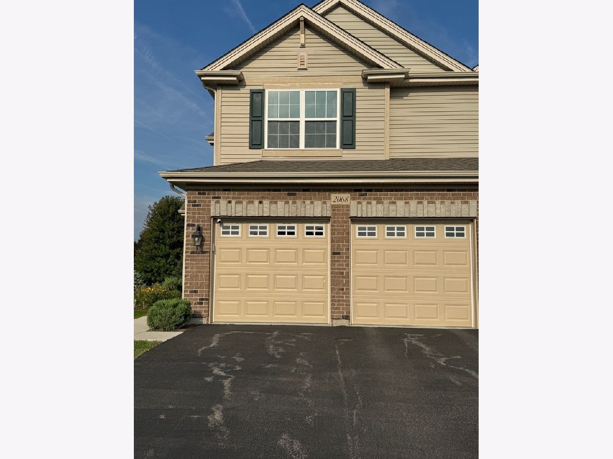  For Rent Aurora Illinois, 2068 Canyon Creek