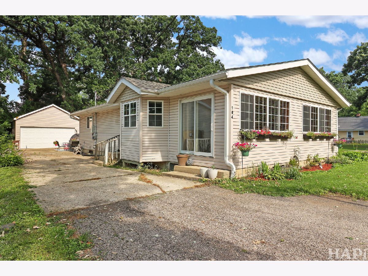  For Sale Lake Villa Illinois, 104 Oak Knoll Drive