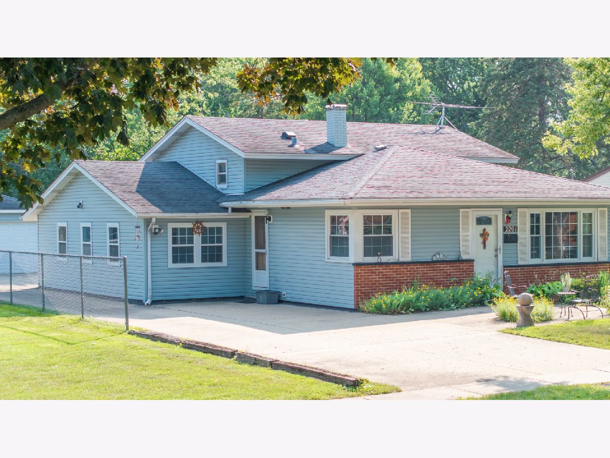  For Sale Rolling Meadows Illinois, 2201 Kingfisher Lane