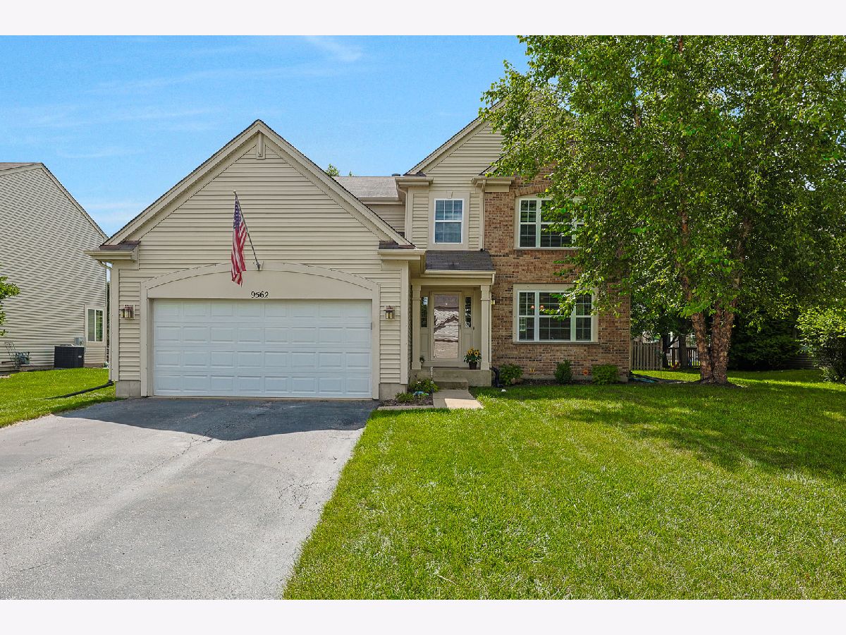 Homes & Townhomes & Condos For Sale Covington Lakes Huntley Illinois, 9562 Bristol Lane