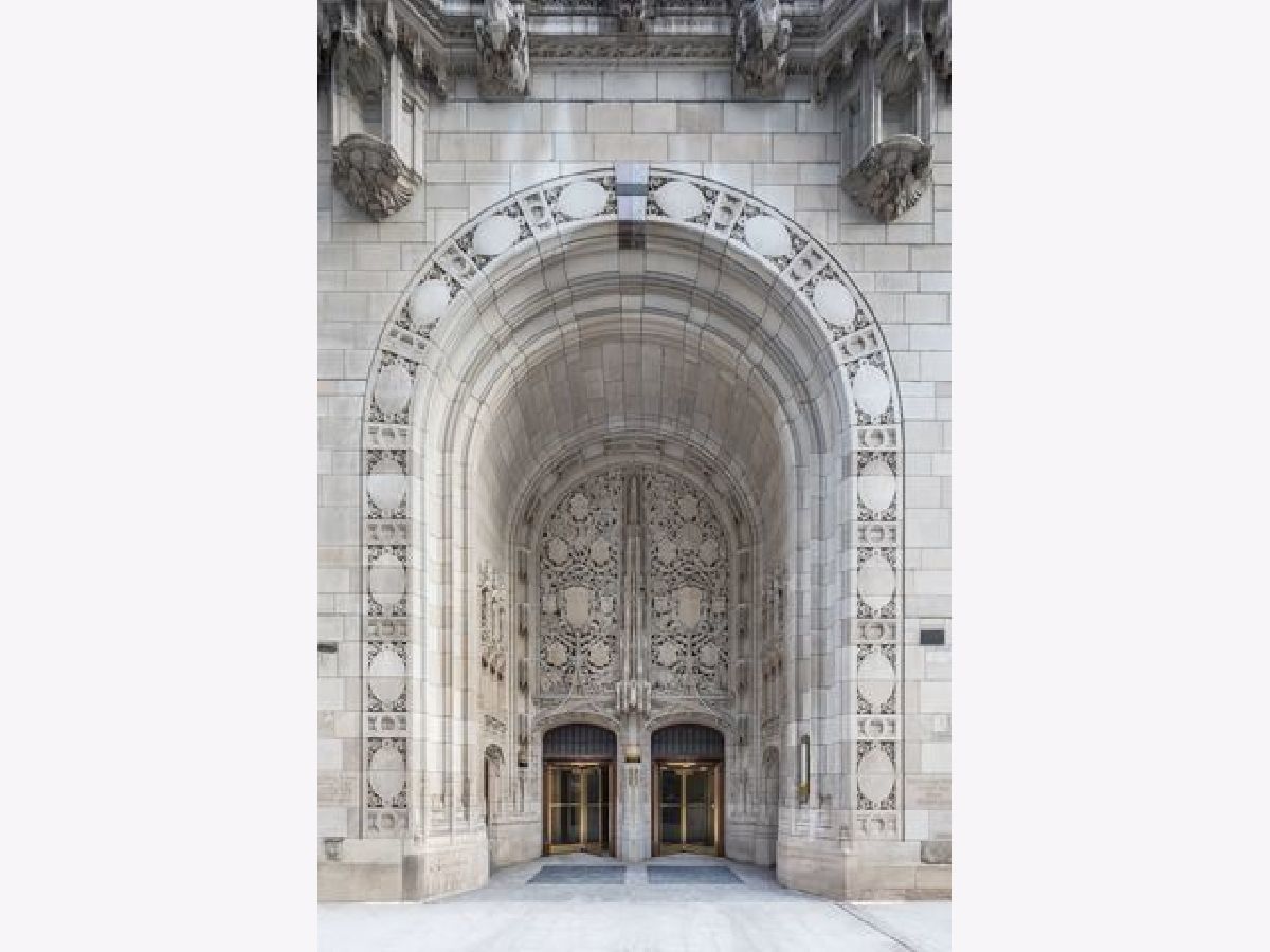 Condos & Townhomes For Sale Tribune Tower Residences Chicago Illinois, 435 Michigan Avenue