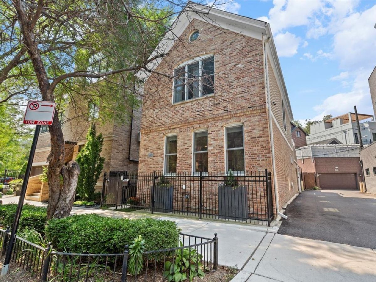  For Sale Chicago Illinois, 1852 Sheffield Avenue