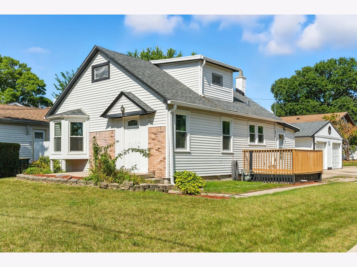  For Sale Round Lake Beach Illinois, 10 Channel Drive