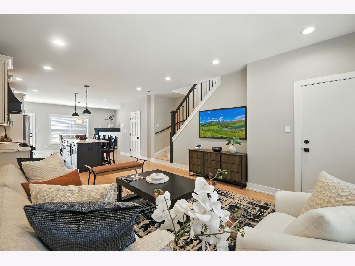 Condos & Townhomes & Homes For Sale Bronzeville Chicago Illinois, 4055 Ellis Avenue