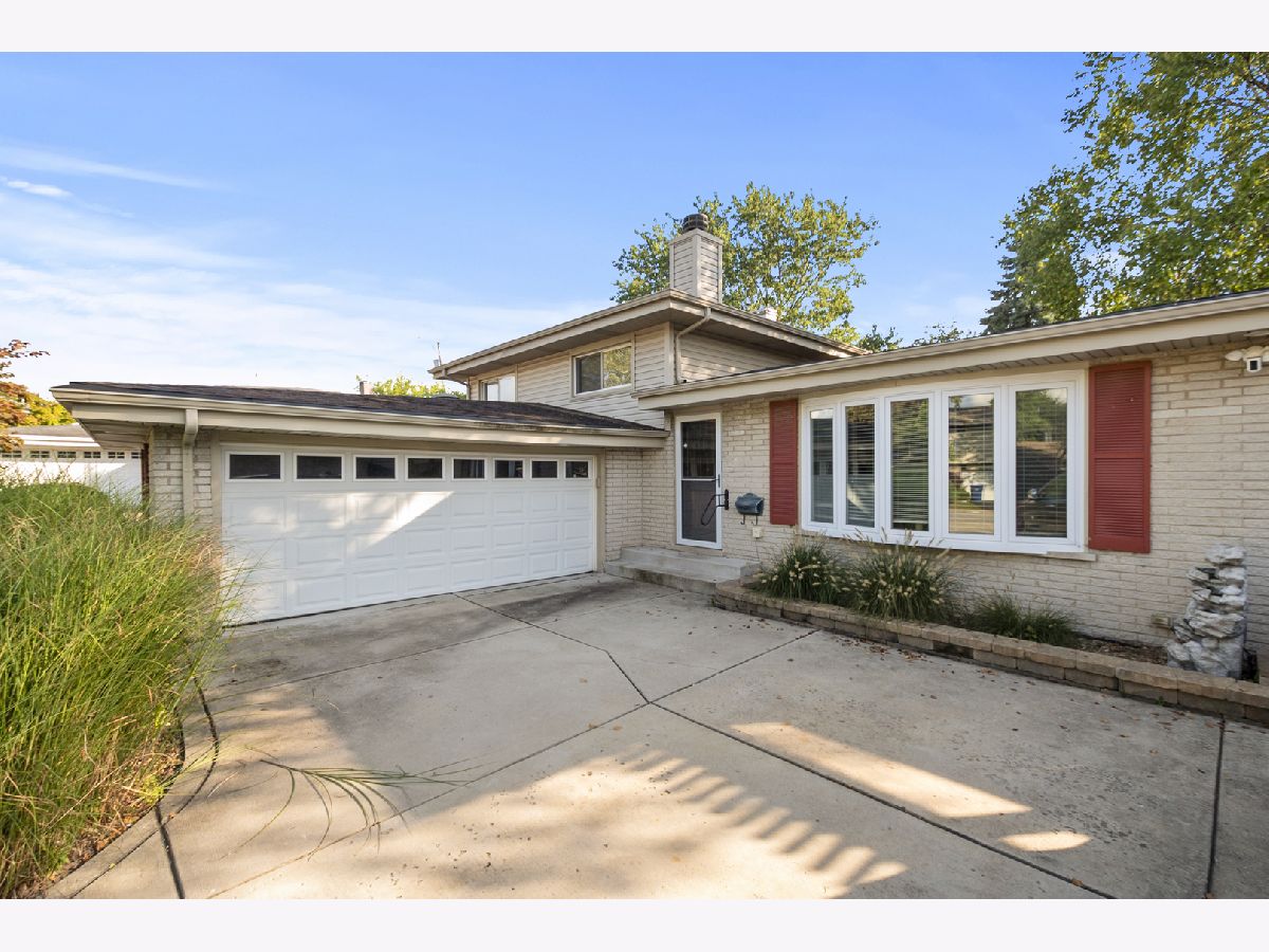  For Sale Hickory Hills Illinois, 9141 Meadowview Drive