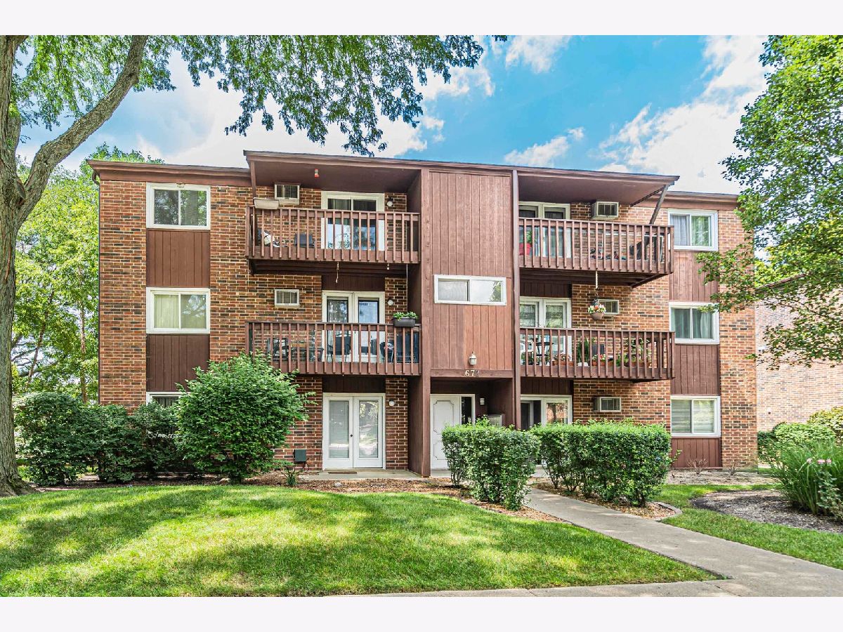  For Sale Roselle Illinois, 672 Daisy Lane