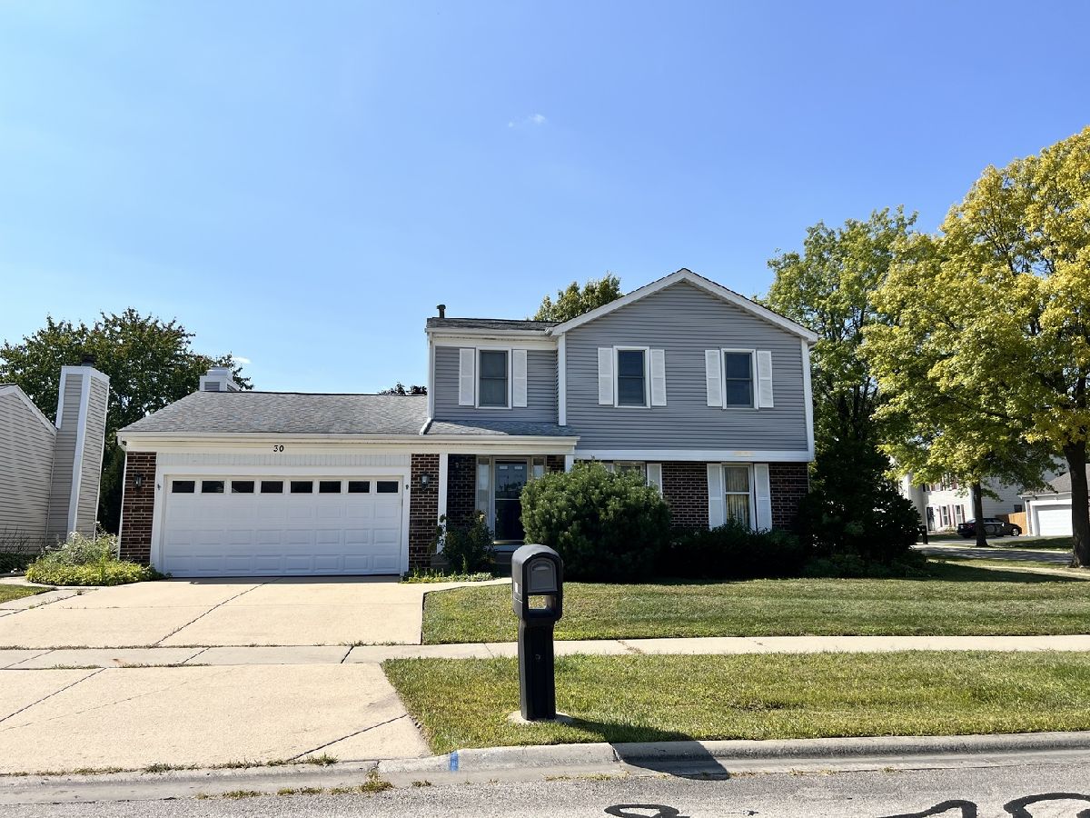  For Sale Roselle Illinois, 30 Wildwood Drive
