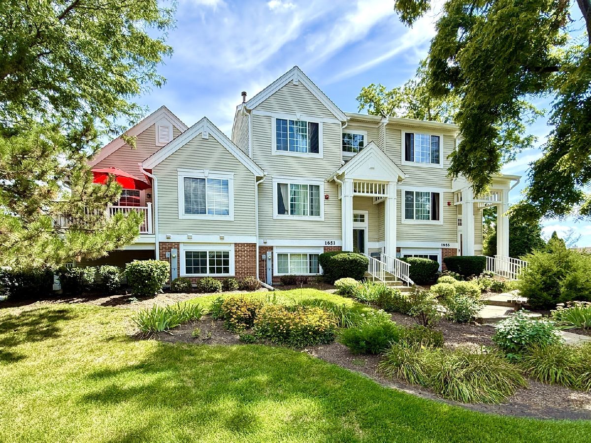  For Sale Wheeling Illinois, 1655 Geneva Drive
