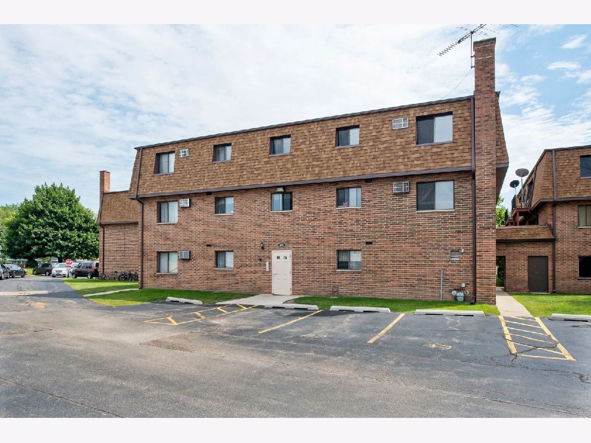  For Sale Wheeling Illinois, 493 Mchenry Road