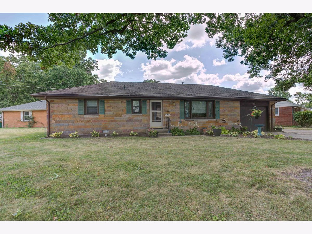  For Sale Tuscola Illinois, 701 Southland Circle