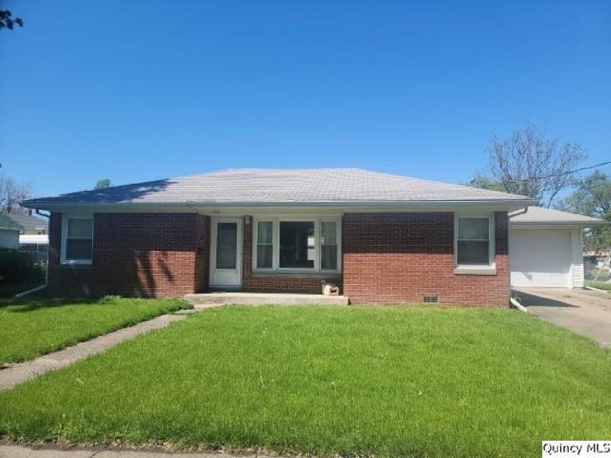  For Sale Carthage Illinois, 319 Davis Street