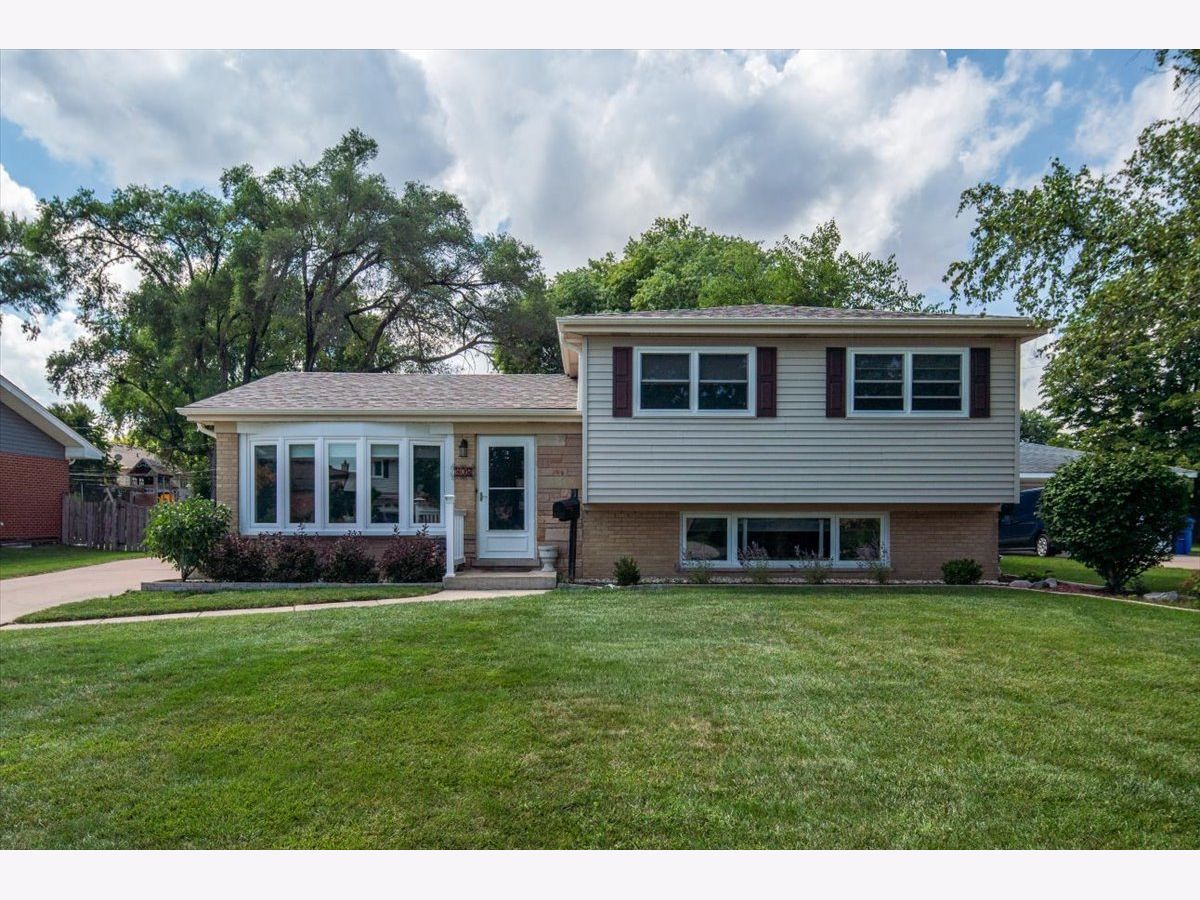  For Sale Mount Prospect Illinois, 808 Deborah Lane