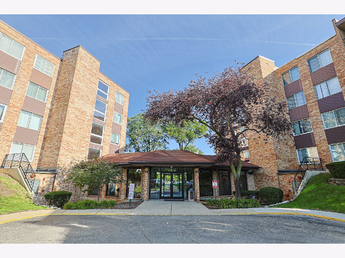  For Sale Mount Prospect Illinois, 500 Huntington Commons Road